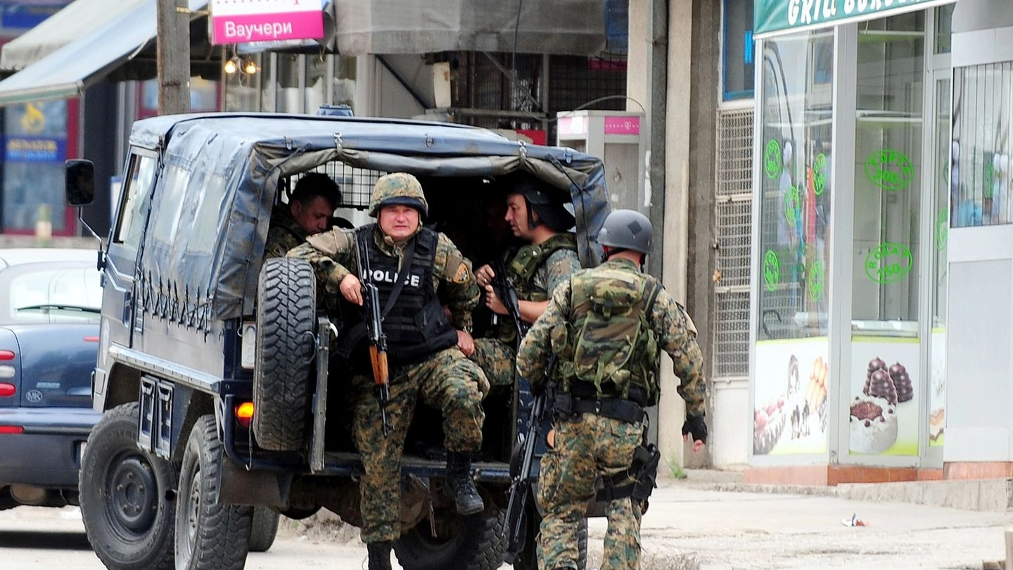 La polizia macedone assedia il quartiere musulmano di Kumanovo (AFP)