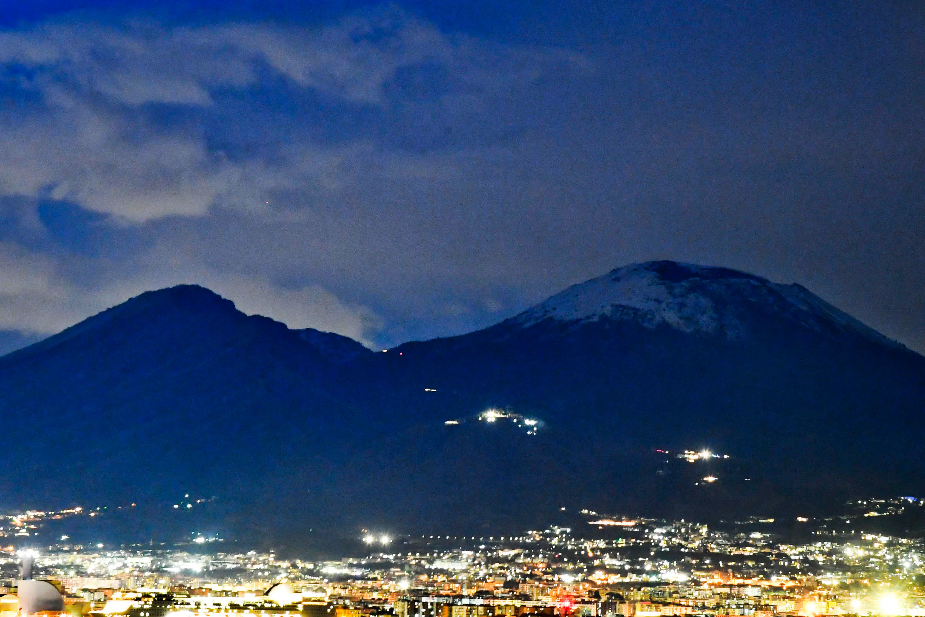 Neve sul Vesuvio, allerta meteo in Campania anche sabato