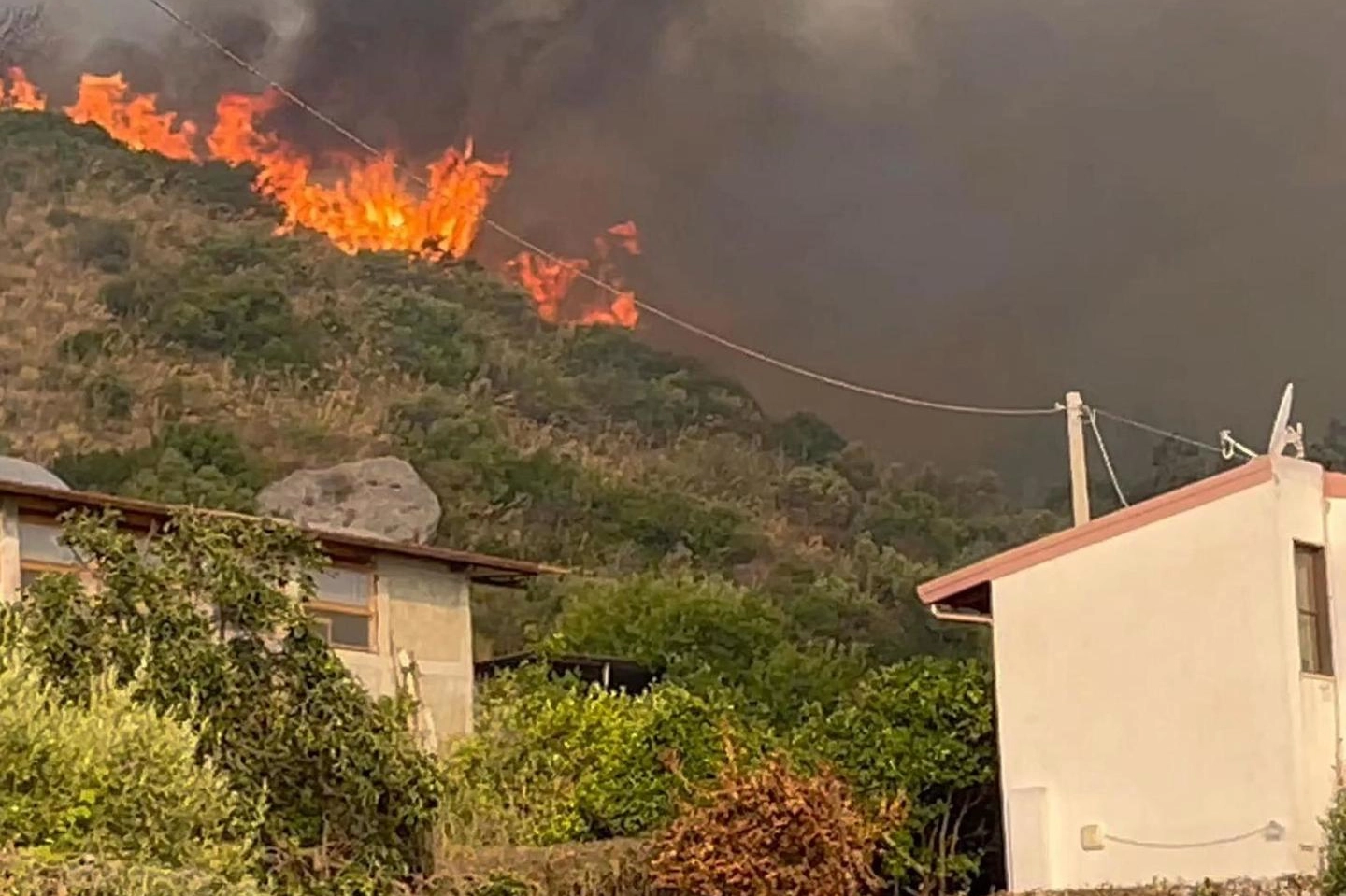 Incendio in provincia di Messina