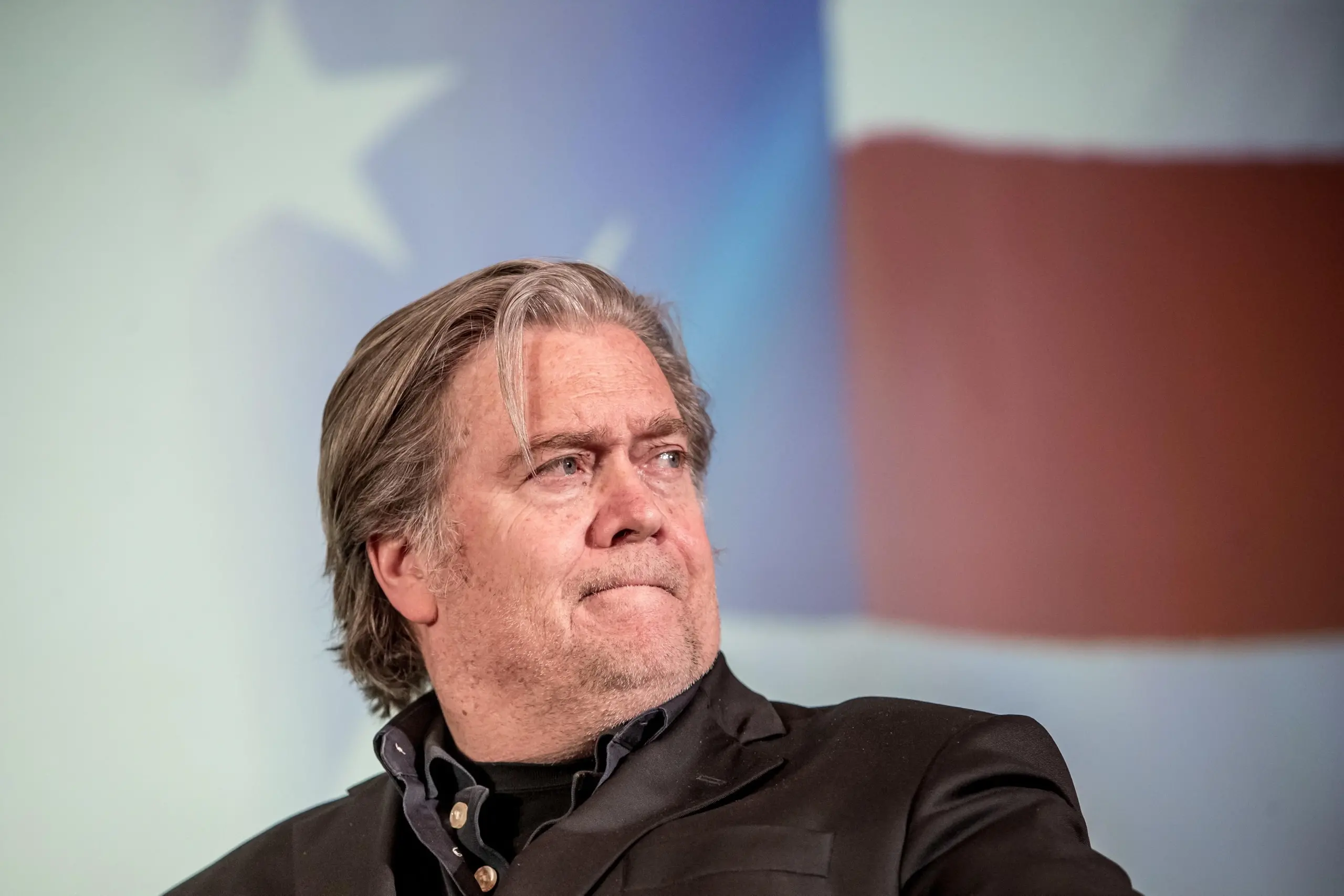 Elezioni Usa, Bannon: "Fauci va decapitato". E i social oscurano i suoi canali