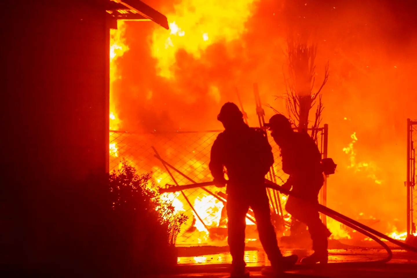 Incendi in California, allarme rosso estremo. E' la prima volta