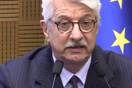 Alfredo Mantici è stato capo del Dipartimento analisi strategica e direttore della Divisione analisi del Sisde: entrò in servizio nel 1979