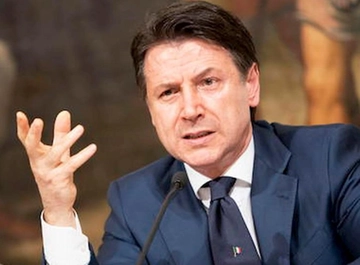 Conte: "Governo pericoloso. Intollerabili attacchi alla magistratura”