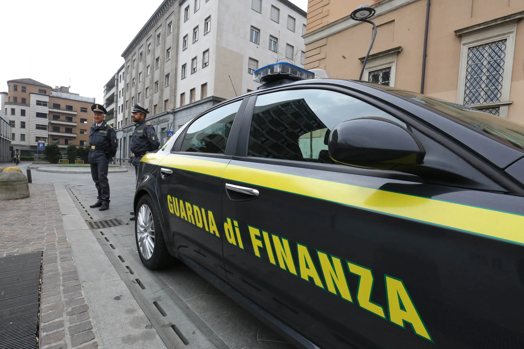 Bollette a 28 giorni, ispezioni della Guardia di finanza agli operatori telefonici