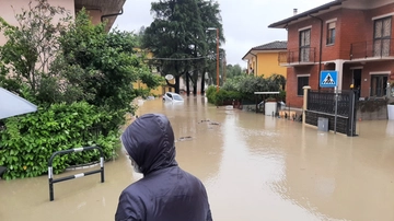 Ciclone su Emilia Romagna e Marche, il meteorologo: perché siamo al centro del maltempo e quando finirà