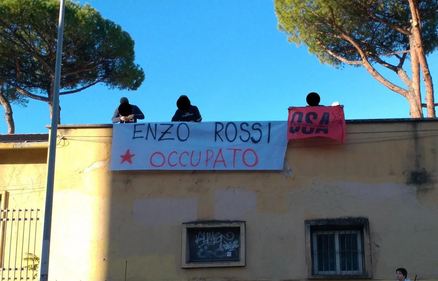 Gli studenti occupano il liceo artistico Enzo Rossi