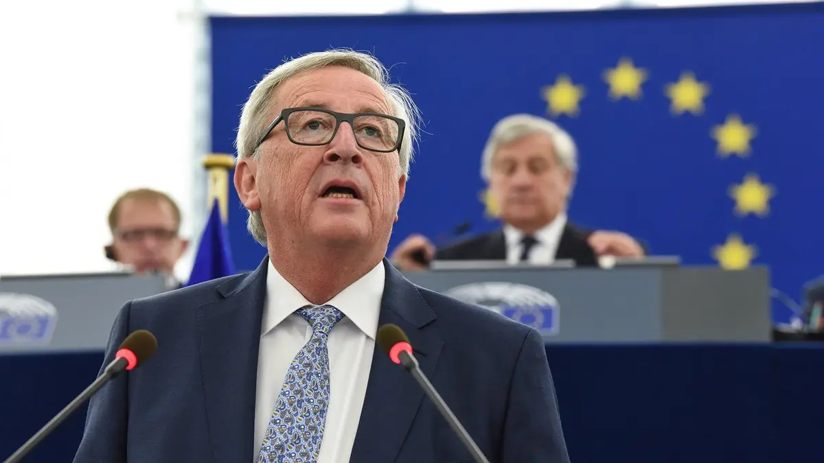 Juncker: "La Ue ha il vento in poppa". Migranti, tributo all'Italia