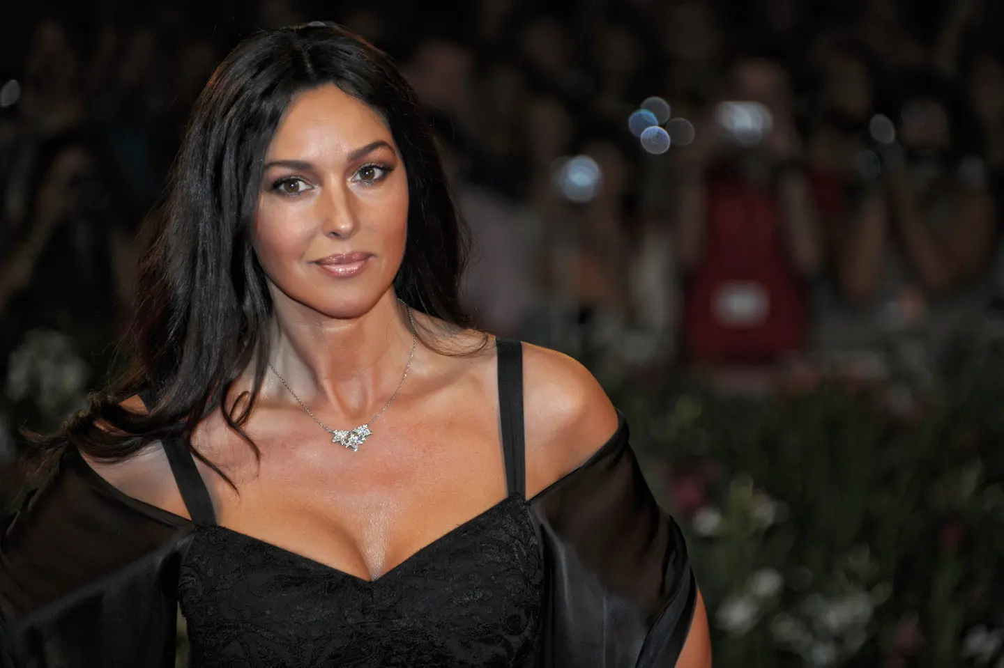 Monica Bellucci si racconta. "La bellezza può essere una prigione"