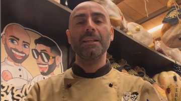 Salumiere Tiktoker in video dopo l’omicidio di mamma Rosa: “Ecco il panino che volevi” /VIDEO