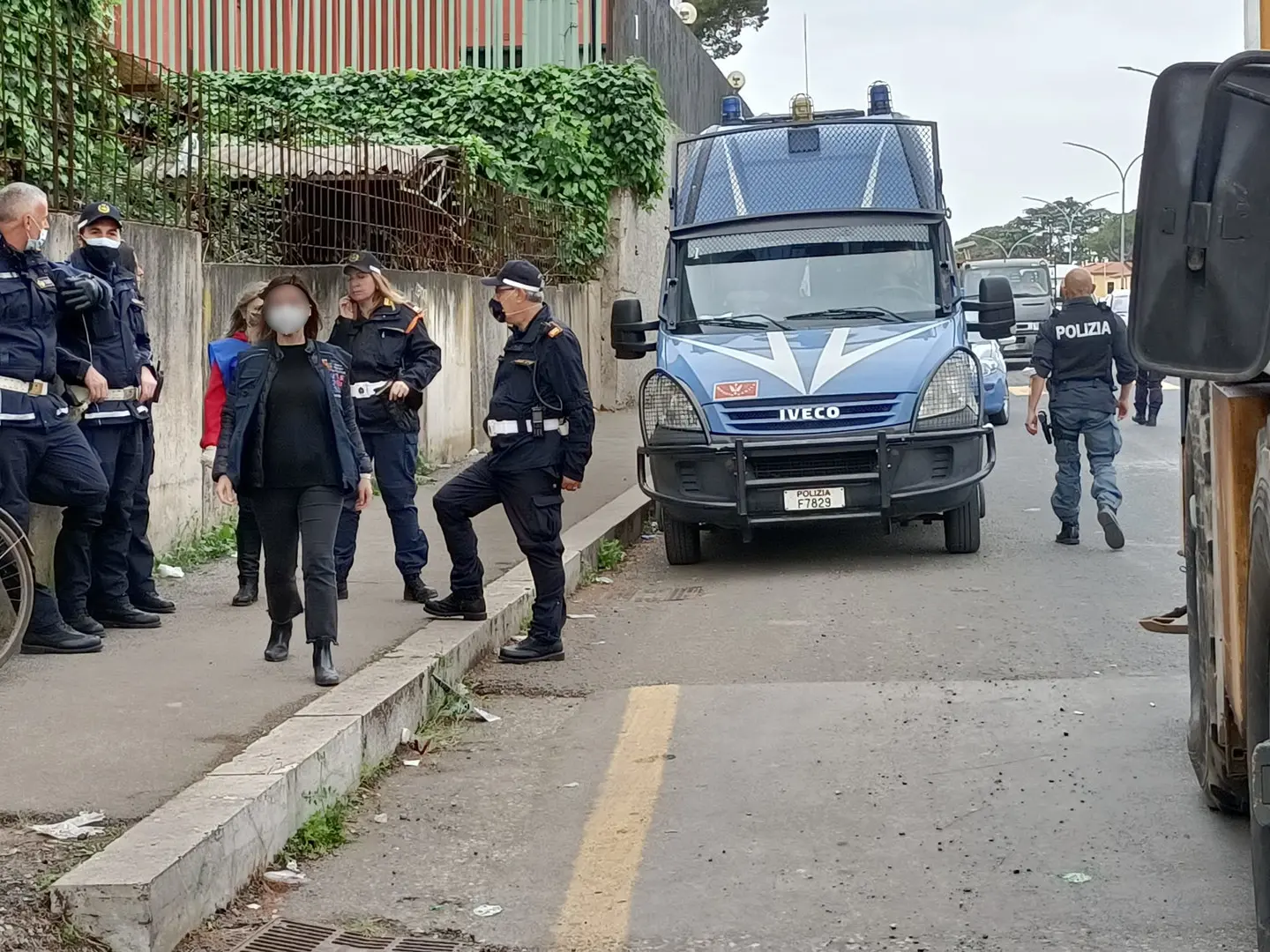 Roma, nuovo sgombero all'ex Penicillina: 23 irregolari su 30 persone denunciate