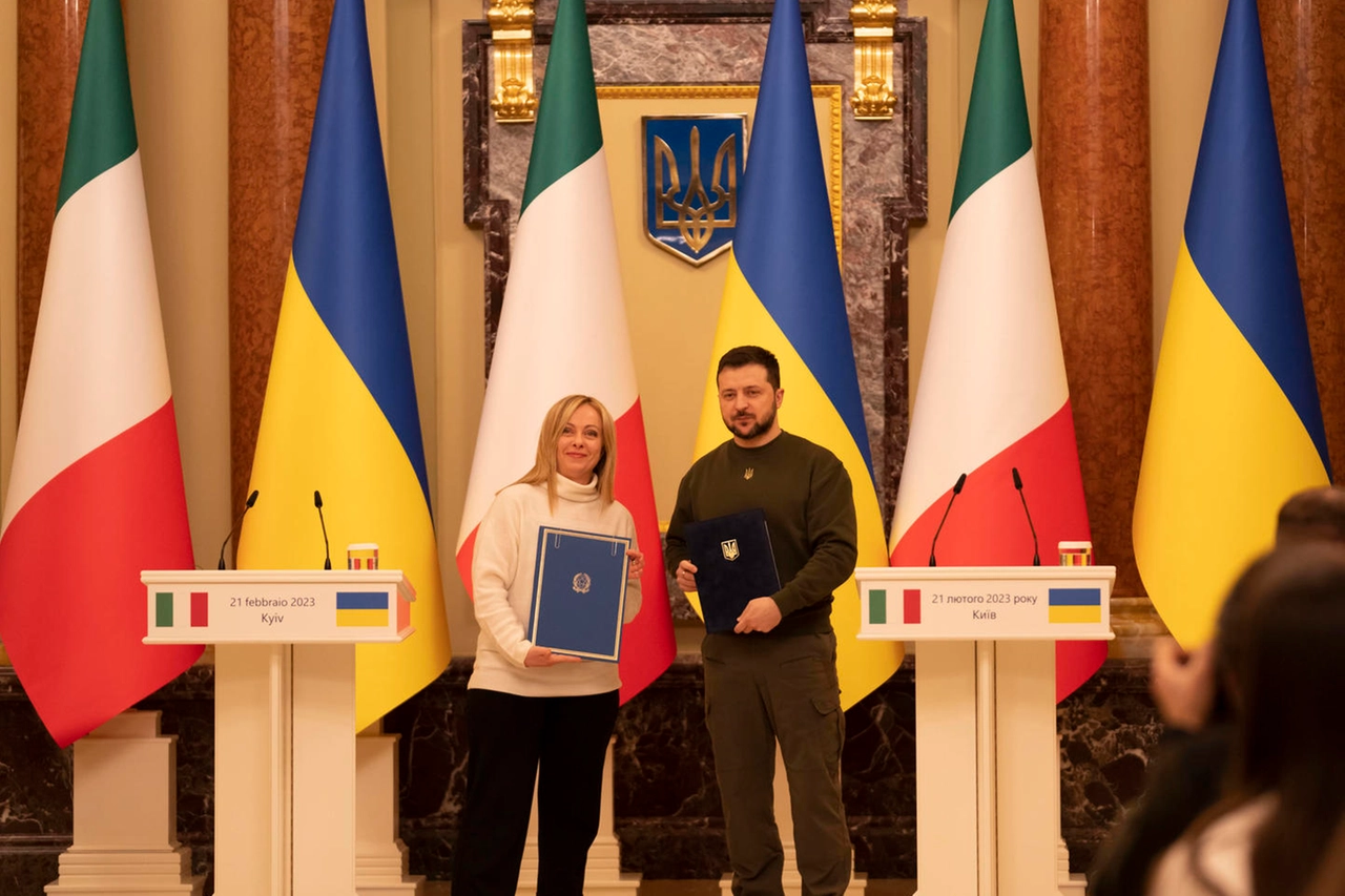 Giorgia Meloni e Volodymir Zelensky (Ansa)