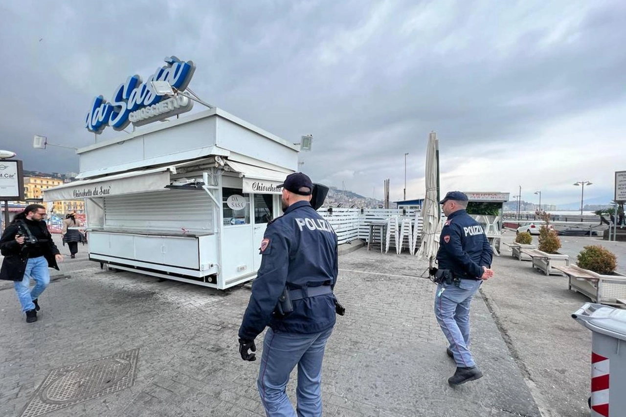 La polizia sul luogo dove un giovane di 19 anni, Francesco Pio Maimone