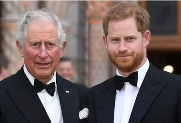 Carlo III invita Harry per il suo compleanno: "Ma vieni senza Meghan"