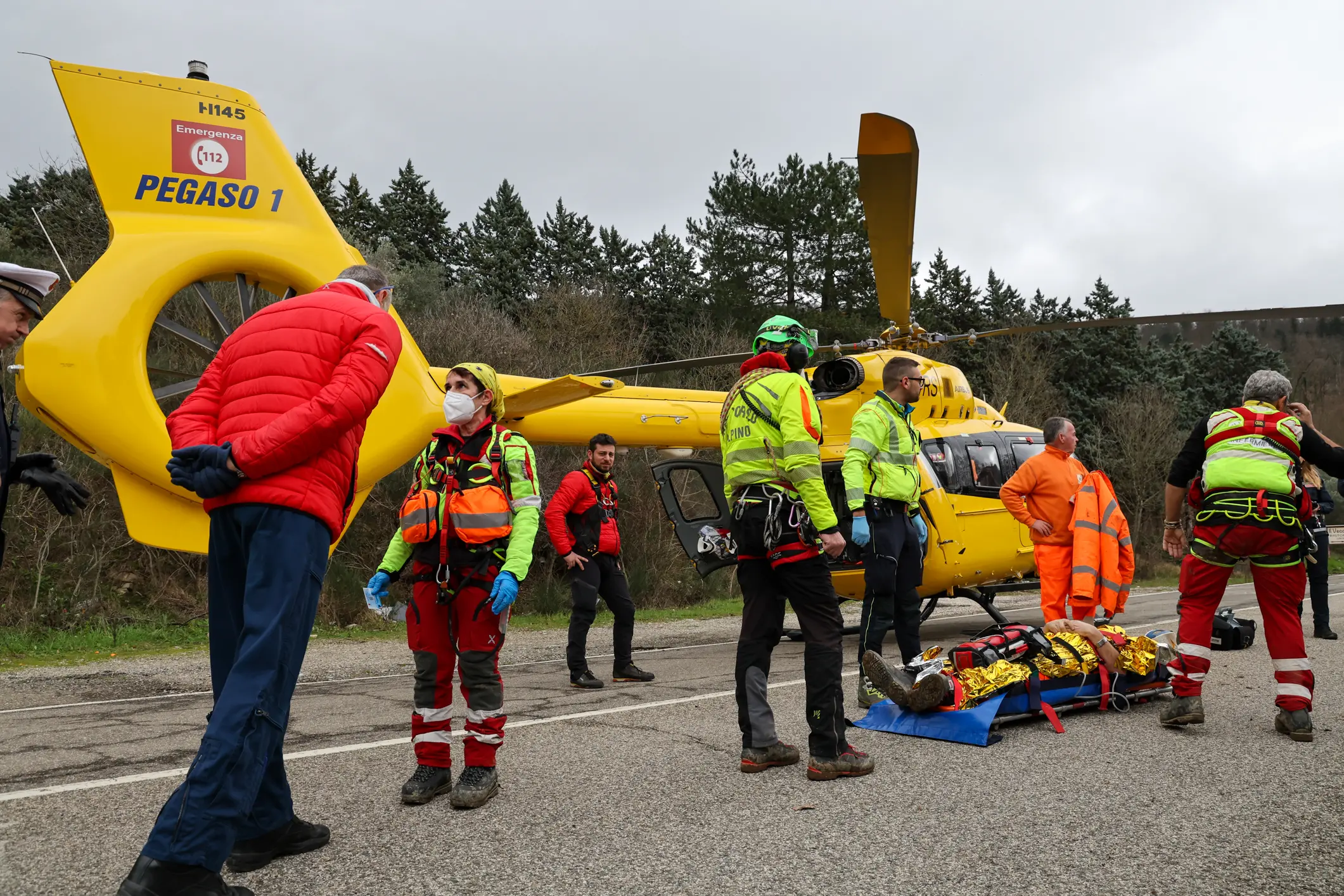 Si allontana da ospedale psichiatrico, ritrovata in un burrone: salvata con l'elicottero