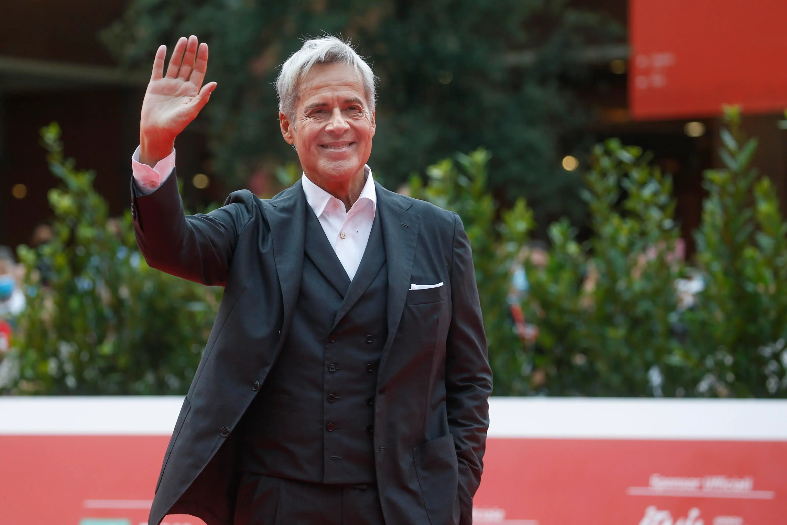 Claudio Baglioni festeggia il compleanno al cinema