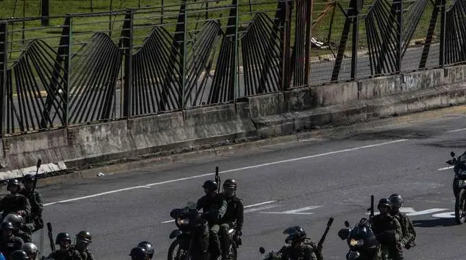 Chavisti attaccano parlamento Venezuela