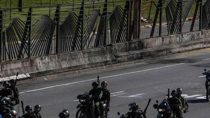 Chavisti attaccano parlamento Venezuela