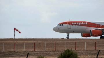 Caldo record, 47°C all’aeroporto di Olbia: tre voli non atterrano