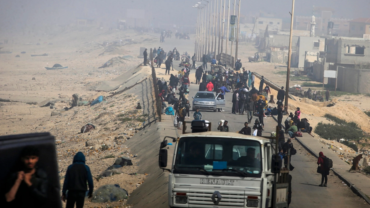 Evacuazione dei civili nel sud di Gaza