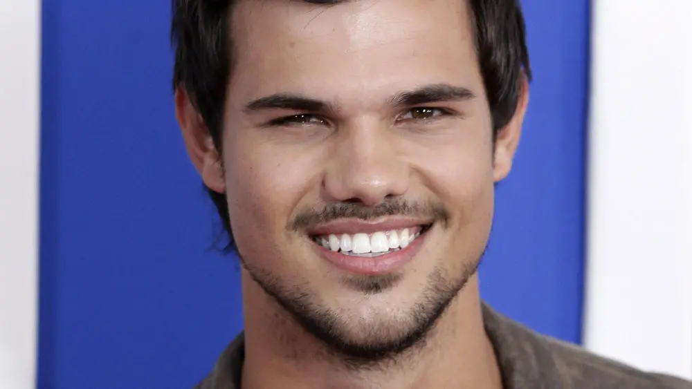 Taylor Lautner si è fidanzato con Tay Dome