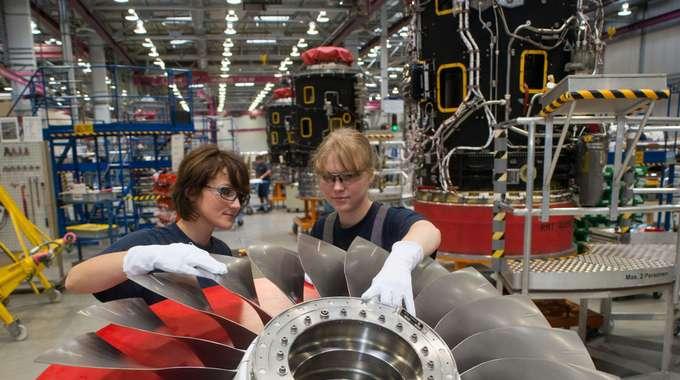 Istat, La Produzione Industriale Cala Ancora: A Ottobre -0,1%, Sull ...