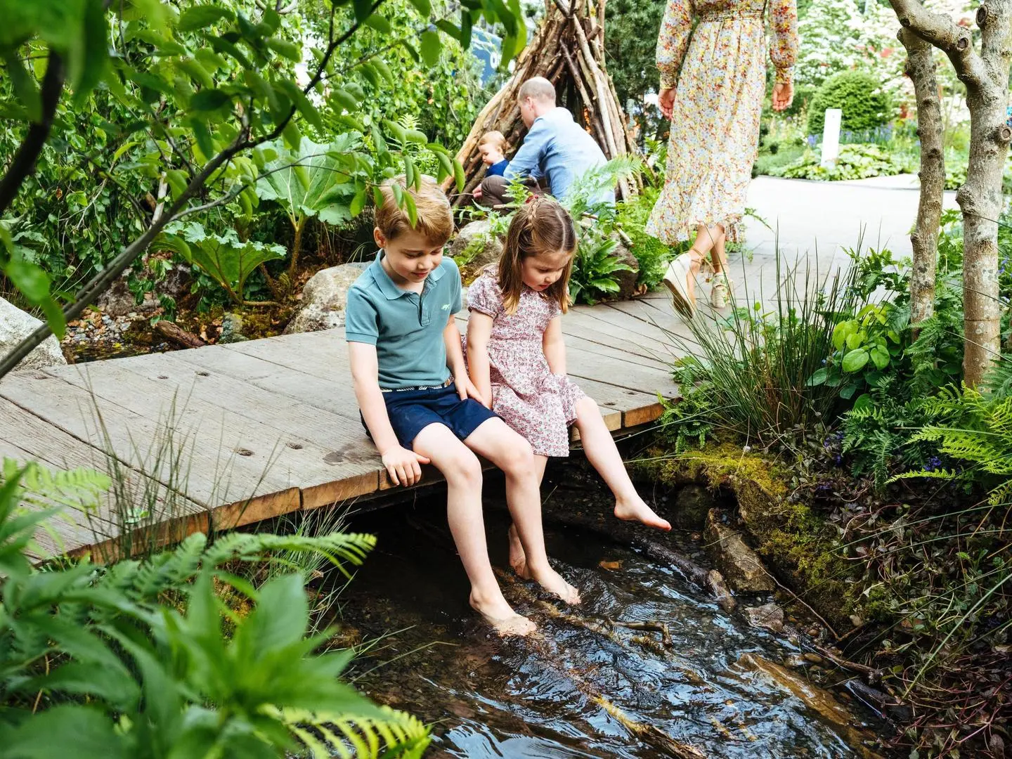 William, Kate e i figli ai giardini. La royal family è green