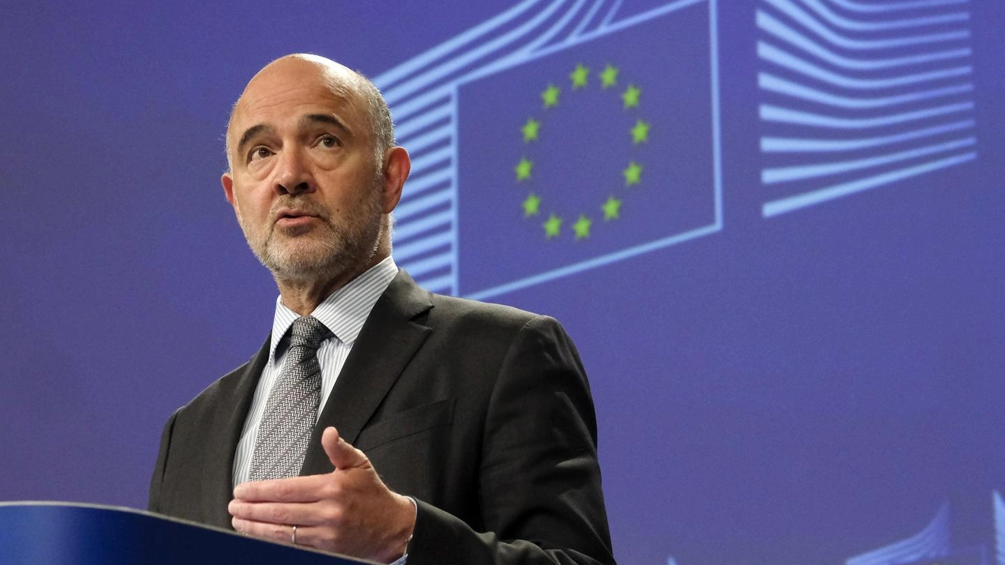 Il commissario agli Affari economici Pierre Moscovici (Ansa)