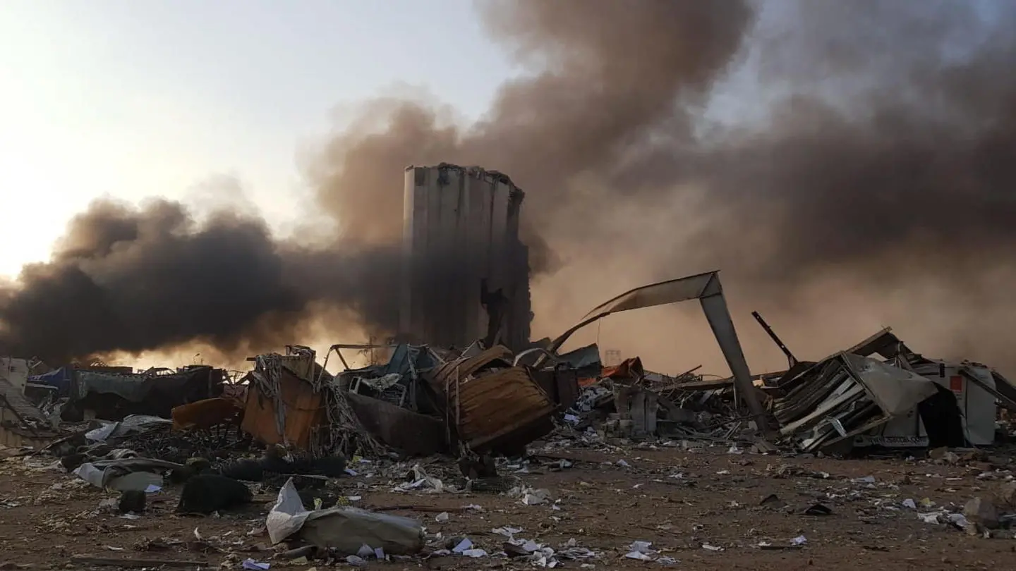 Beirut, devastante esplosione al porto. Morti nelle strade, ferito un italiano