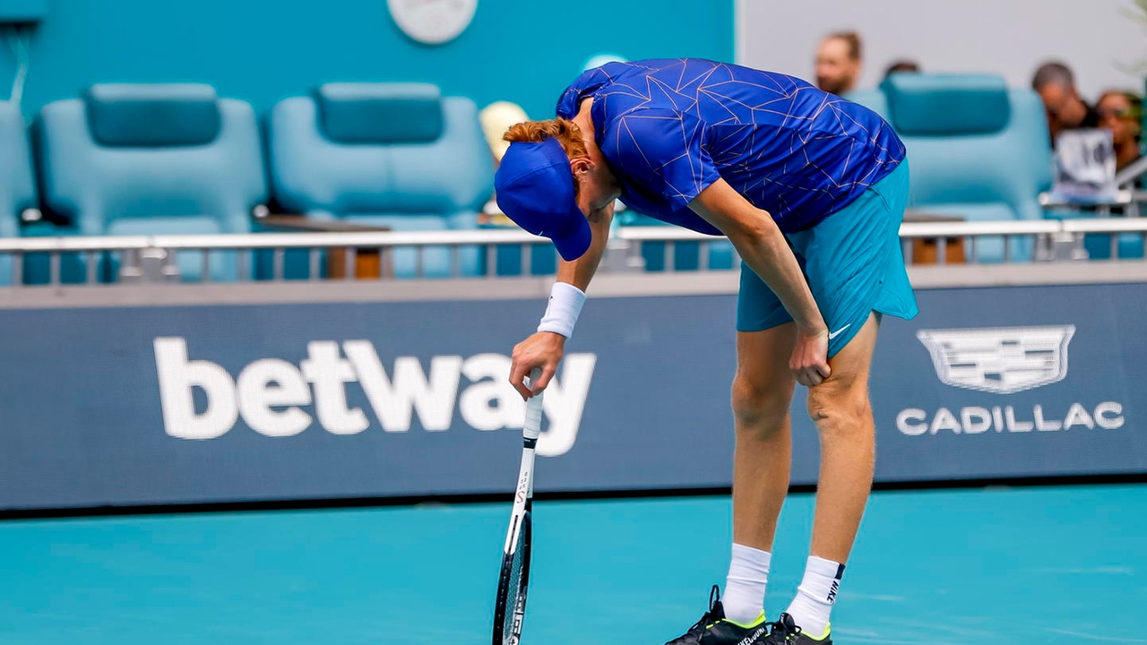 Jannik Sinner si ritira ai quarti del Miami Open (Ansa)