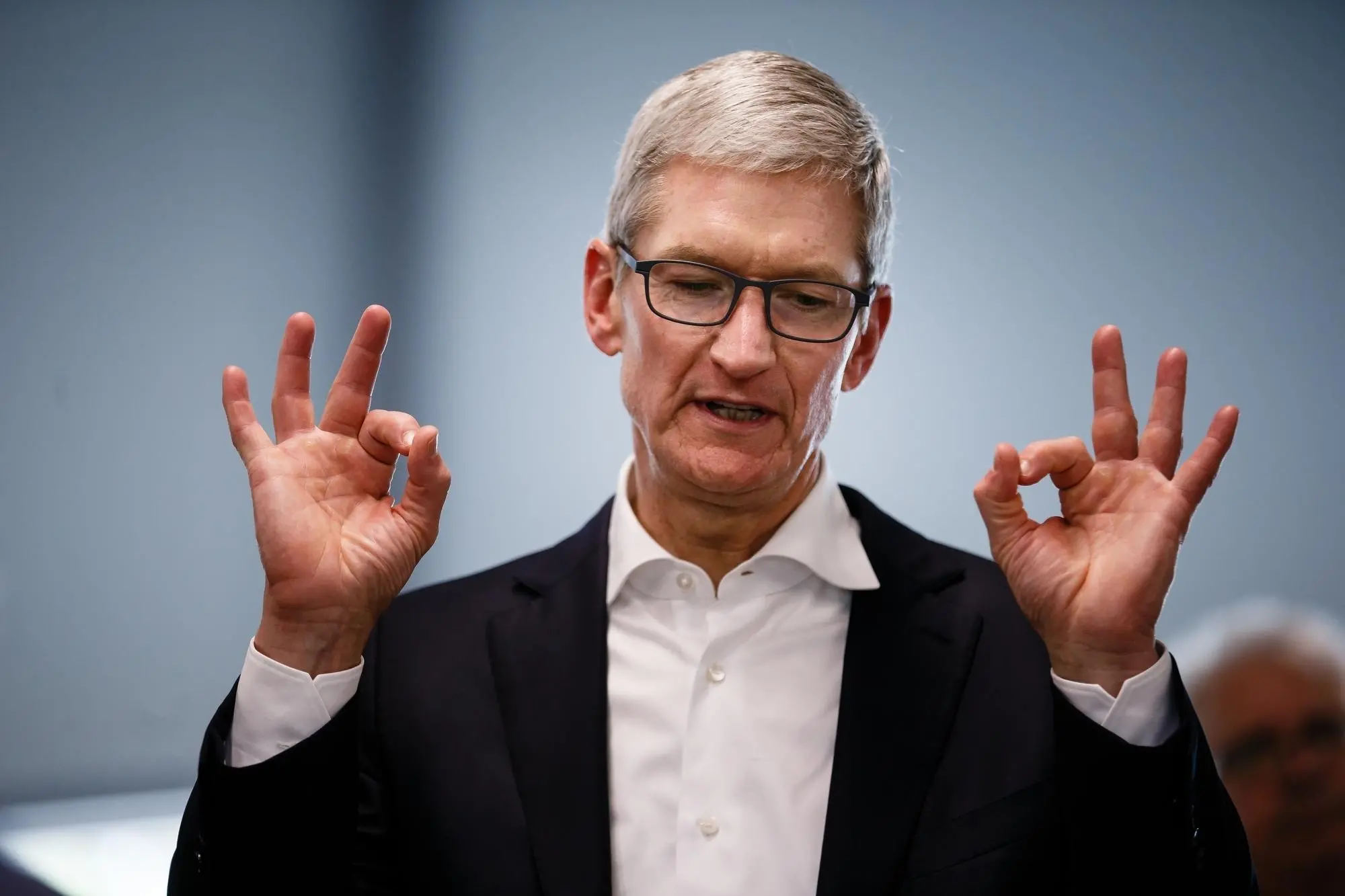 Apple, Tim Cook sette anni CEO. Riceve azioni per 120 milioni di dollari