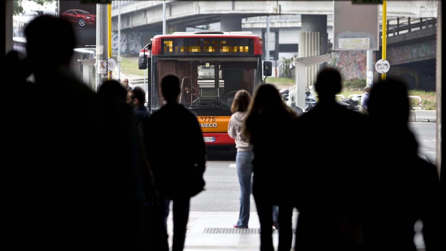 Bus navetta lungo la metro B di Roma (foto d'archivio)