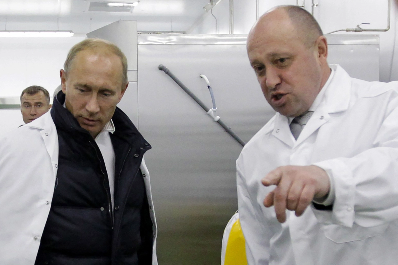  Yevgeny Prigozhin, capo dei Wagner, con il presidente Putin