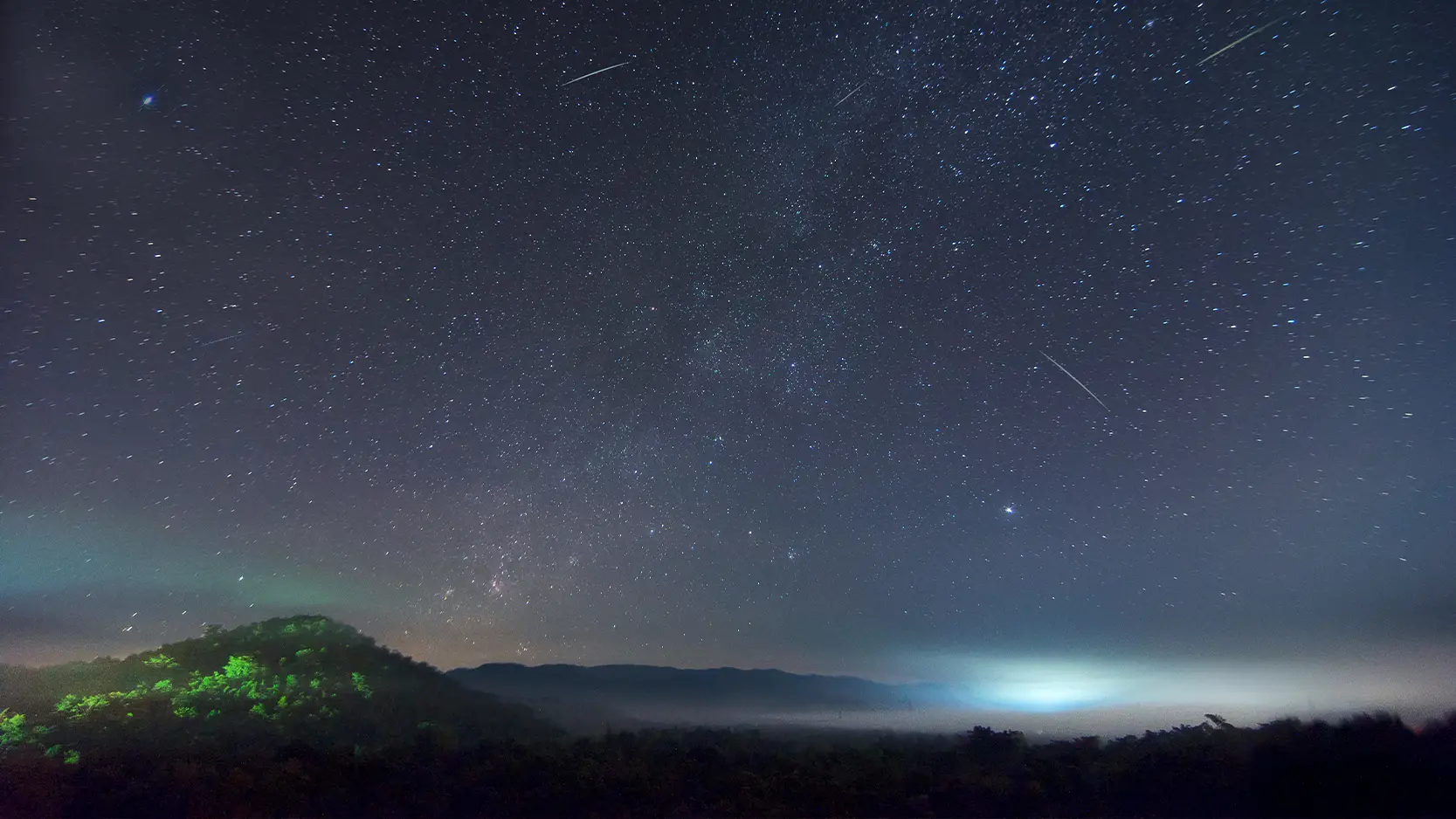 Leonidi e stelle cadenti d'autunno: lo spettacolo nel cielo di novembre