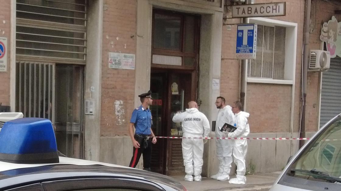 Foggia, donna uccisa a coltellate in tabaccheria. Ipotesi rapina finita male