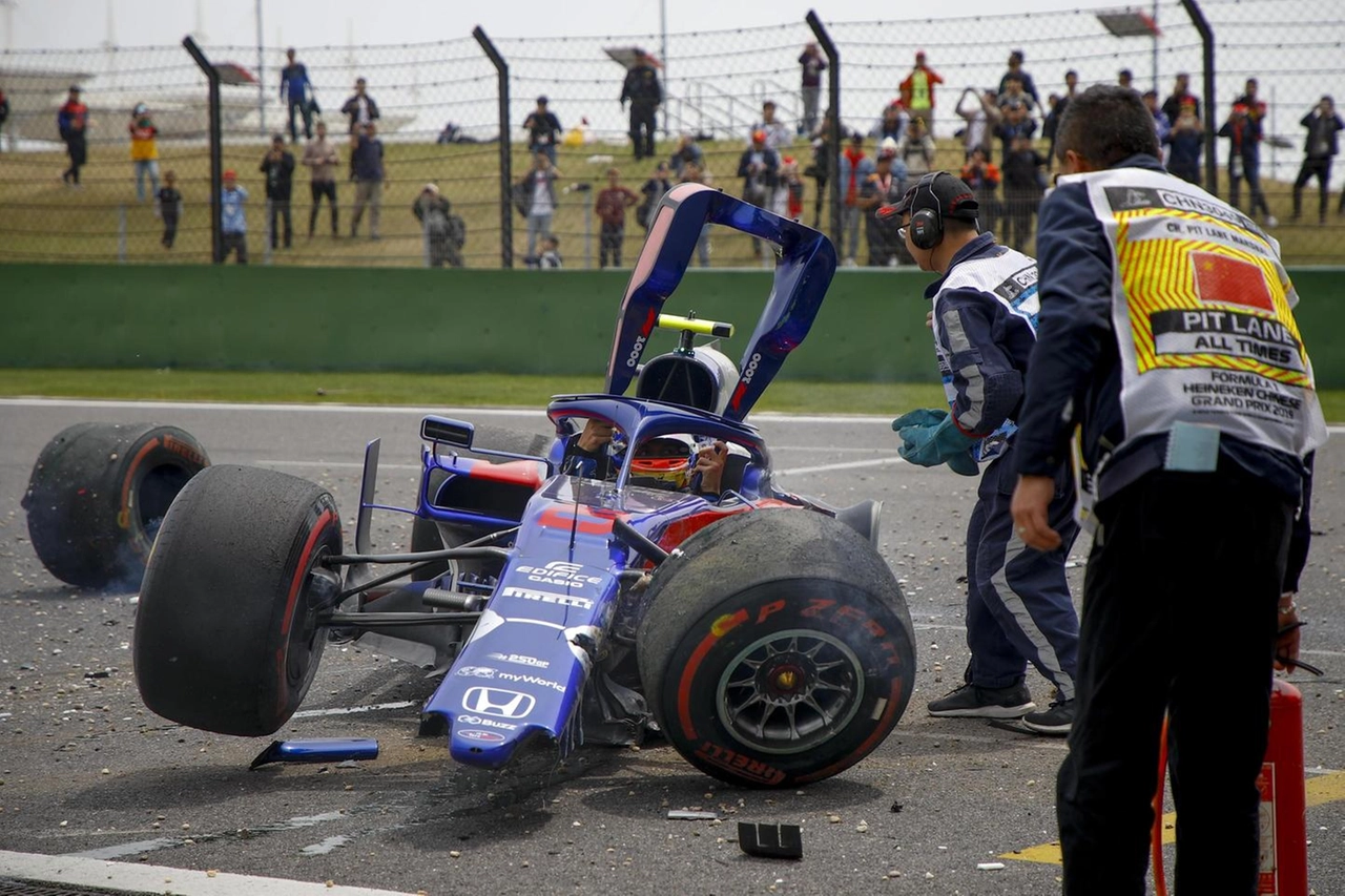 Albon e la Toro Rosso dopo l'incidente (Ansa)