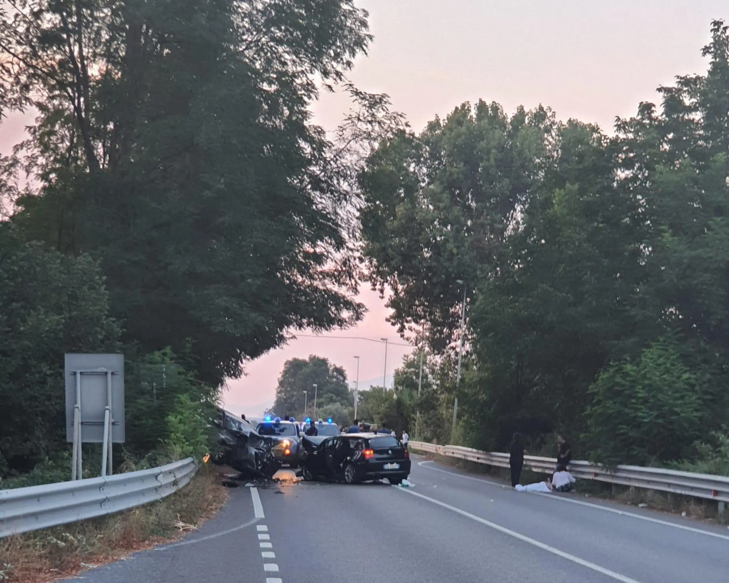 Incidente In Calabria: Scontro Frontale Tra Auto. Tre Morti, Anche Una ...