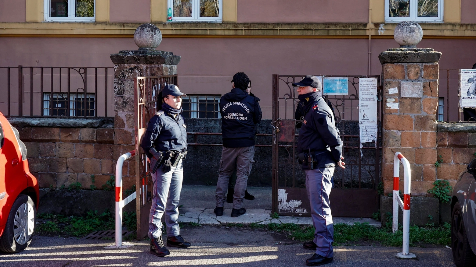 Roma, trovato cadavere di un 20enne nel cortile di una scuola (Ansa)