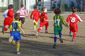 Napoli, bimbo di 8 anni morto dopo un malore a scuola: cinque indagati