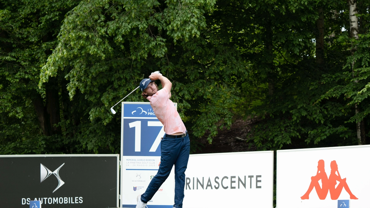 Golf, Van der Weele prende il largo a La Pinetina