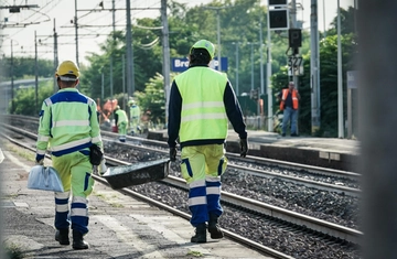 Operai uccisi dal treno, la cognata di Giuseppe Sorvillo: “È un padre che lascia due bimbi, non c’è niente da rimediare”