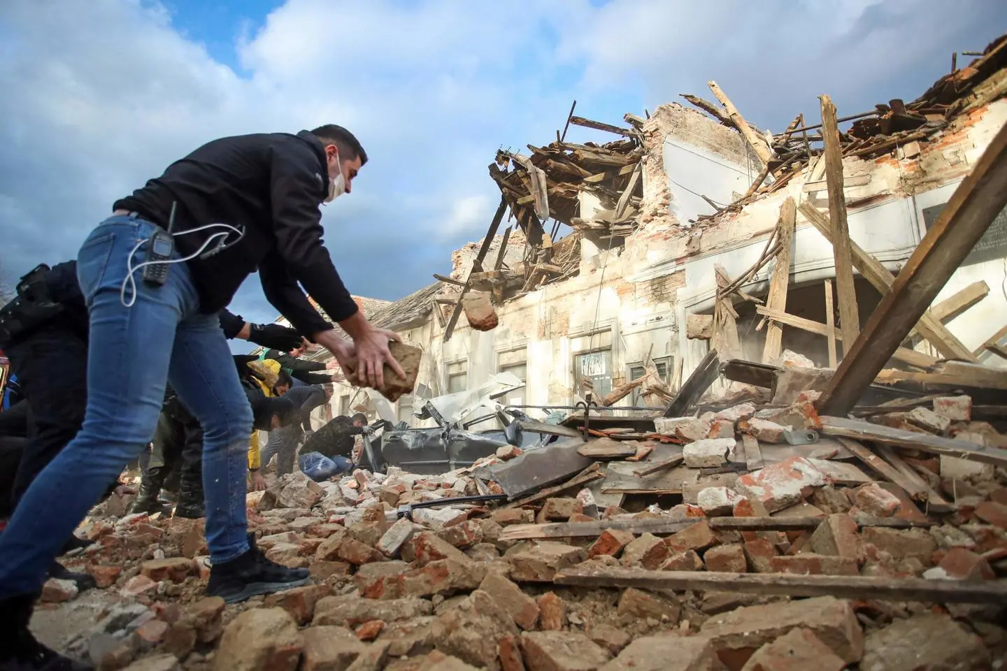 Terremoto in Croazia: almeno sette morti, case crollate. Paura in Italia