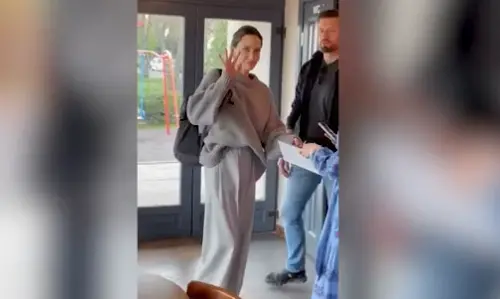 Angelina Jolie in Ucraina: l'attrice in un bar di Leopoli