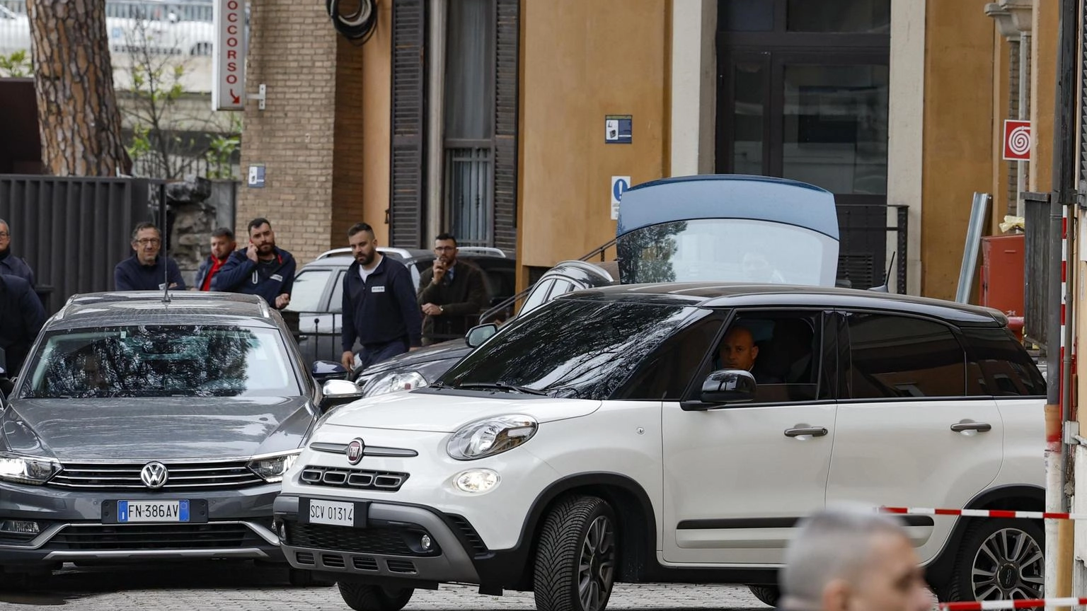 Il Papa in ospedale per "accertamenti diagnostici"