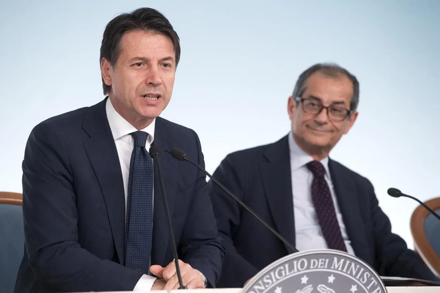 Manovra finanziaria, accordo nel governo: primo ok a flat tax e reddito di cittadinanza