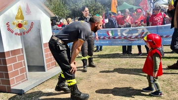 Roma Pompieropoli, 5 mila bambini giocano ai Vigili del fuoco / VIDEO e FOTO