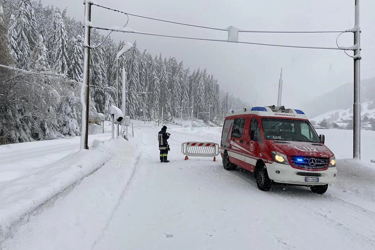 Neve, valli isolate in Alto Adige (Ansa, Vigili del Fuoco)