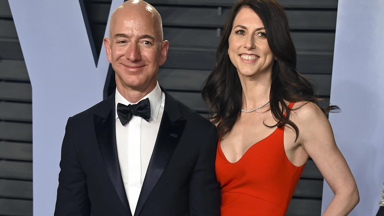 Jeff e Mackenzie Bezos (Ansa)