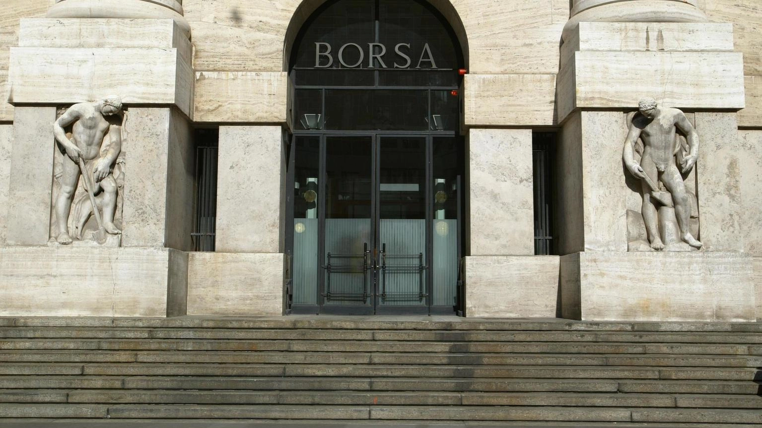 Borsa: Milano apre poco mossa (-0,03%)