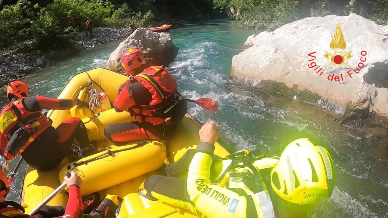 Ragazza dispersa mentre fa rafting, ricerche in corso