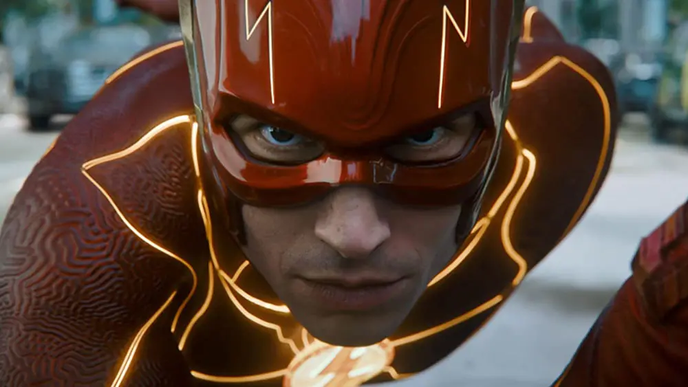 The Flash: nel trailer ci sono molti Barry, due Batman e Supergirl